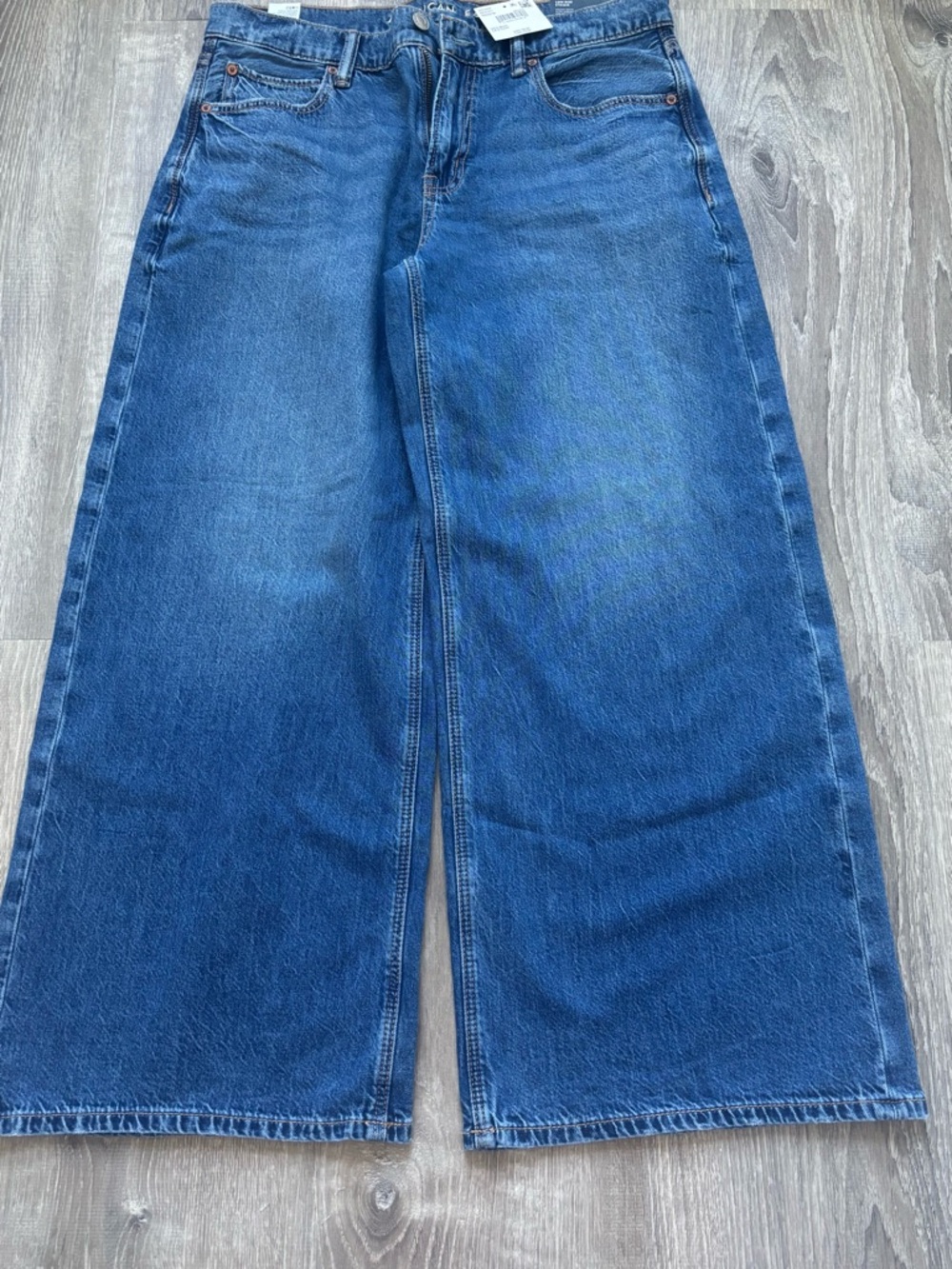 NWT American Eagle Women’s Jeans
Low rise strigid Size 28/6 Short